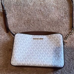 MICHAEL KORS CROSSBODY